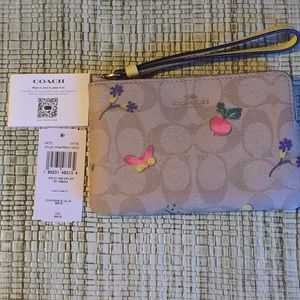 Coach veggie print Wristlet